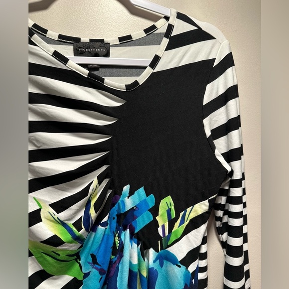 3x25* Investments Blue Floral Top B&W Stripes Size Small Stretchy & Elegant - Picture 6 of 15